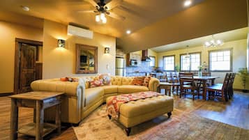 Apartamento, 2 quartos, vista para a montanha | Ărea de estar