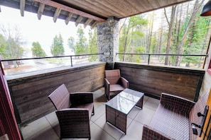 Appartement, 2 chambres, balcon, vue lac | Terrasse/Patio