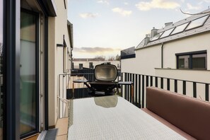 Terrace/patio - Chic 1-bedroom apartment with WiFi, AC, terrace and grill in fabulous Vienna (Wien)