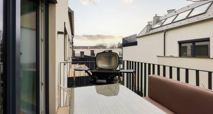 Chic 1-bedroom apartment with WiFi, AC, terrace and grill in fabulous Vienna