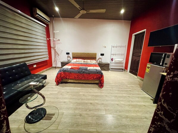 1 dormitorio, tabla de planchar con plancha, wifi y ropa de cama
