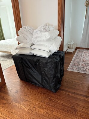 3 bedrooms, iron/ironing board, travel crib, free WiFi