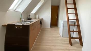 Frigorifero, forno, piano cottura, bollitore elettrico