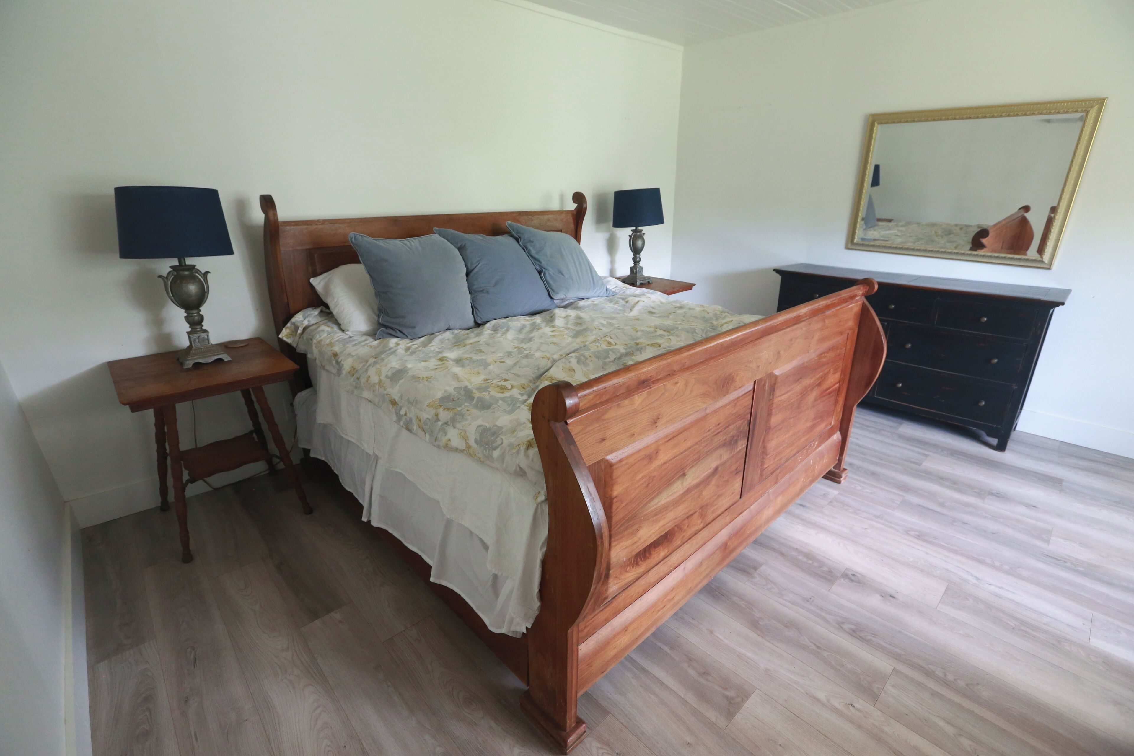 3 slaapkamers, een strijkplank/strijkijzer, gratis wifi, beddengoed