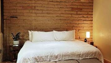 1 bedroom, desk, free WiFi, bed sheets