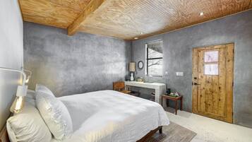 1 bedroom, desk, free WiFi, bed sheets