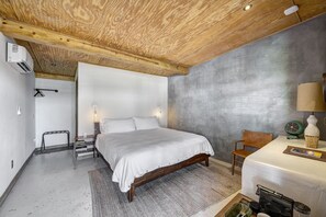 1 bedroom, desk, free WiFi, bed sheets