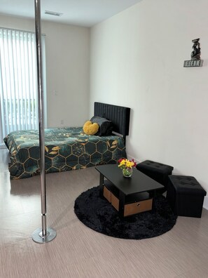 1 bedroom, WiFi, bed sheets - Charming apartment in brilliant Atlanta with fitness room, WiFi, AC (Atlanta)