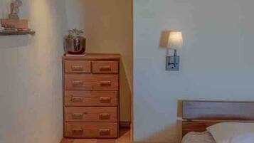 1 slaapkamer, een bureau, gratis wifi, beddengoed