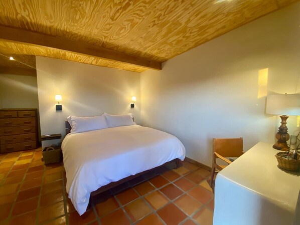 1 bedroom, desk, free WiFi, bed sheets