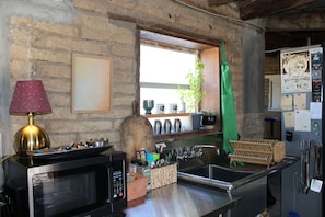 冷蔵庫、電子レンジ、コーヒー / ティーメーカー