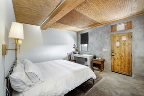 1 bedroom, desk, free WiFi, bed sheets - The Study Butte Room No. 2 (Terlingua)