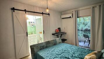 1 bedroom, desk, WiFi, bed sheets