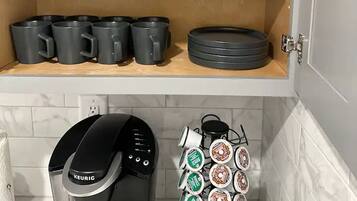 Luxury Studio | Private kitchen | Full-sized fridge, microwave, oven, dishwasher