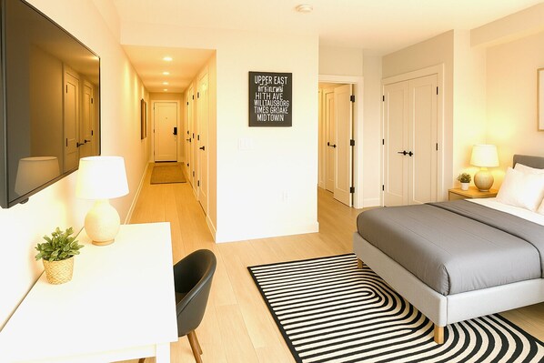 Luxury Studio | Desk, iron/ironing board, free WiFi - Modern Studio Suites (Jersey City)