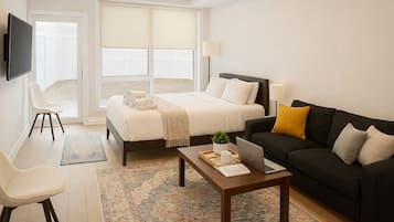 Studio, Patio | Desk, iron/ironing board, free WiFi