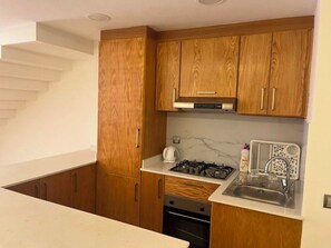 Mikrobølgeovn, ovn og kokeplater