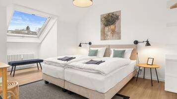 1 Schlafzimmer, Schreibtisch, Bügeleisen/Bügelbrett, Reisekinderbett