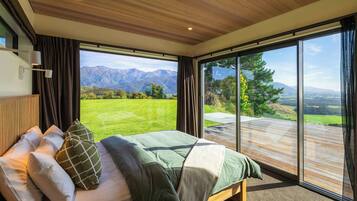 5 bedrooms, iron/ironing board, WiFi