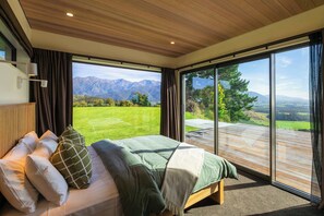 5 bedrooms, iron/ironing board, WiFi - Ata Rangi Lodge | Kaikōura (Kaikoura)