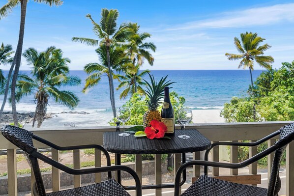 Outdoor dining - Fantastic Oceanview Studio Condo - Complete Beautiful Remodel Unit 368 (Kailua-Kona)