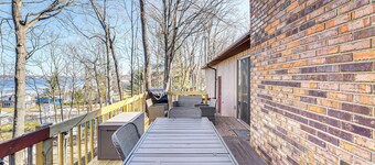 Lake View & Deck: Group Getaway in Whitehall!