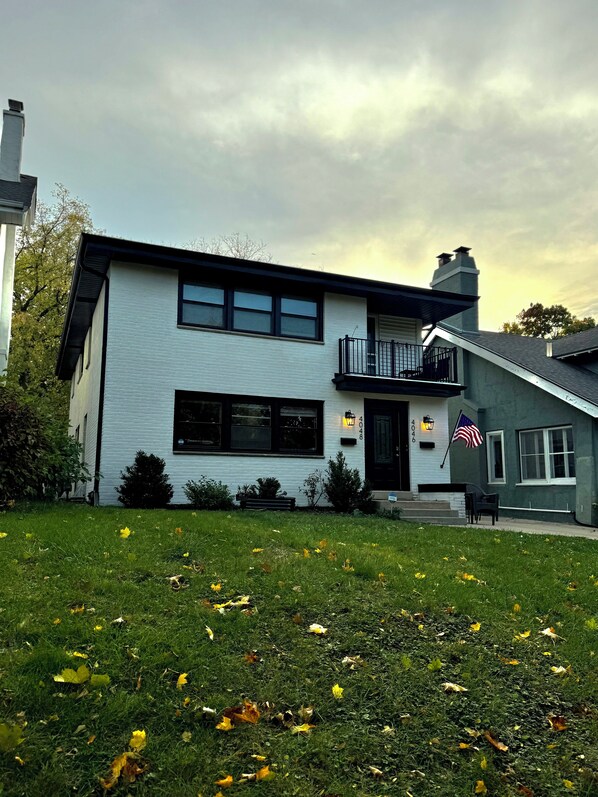 Exterior - QUIET Milwaukee Suburb Hideaway - Lake Retreat - Close to Downtown Milwaukee (Shorewood)