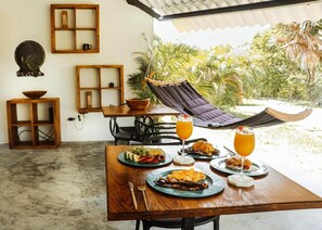 تناول الطعام بالخارج