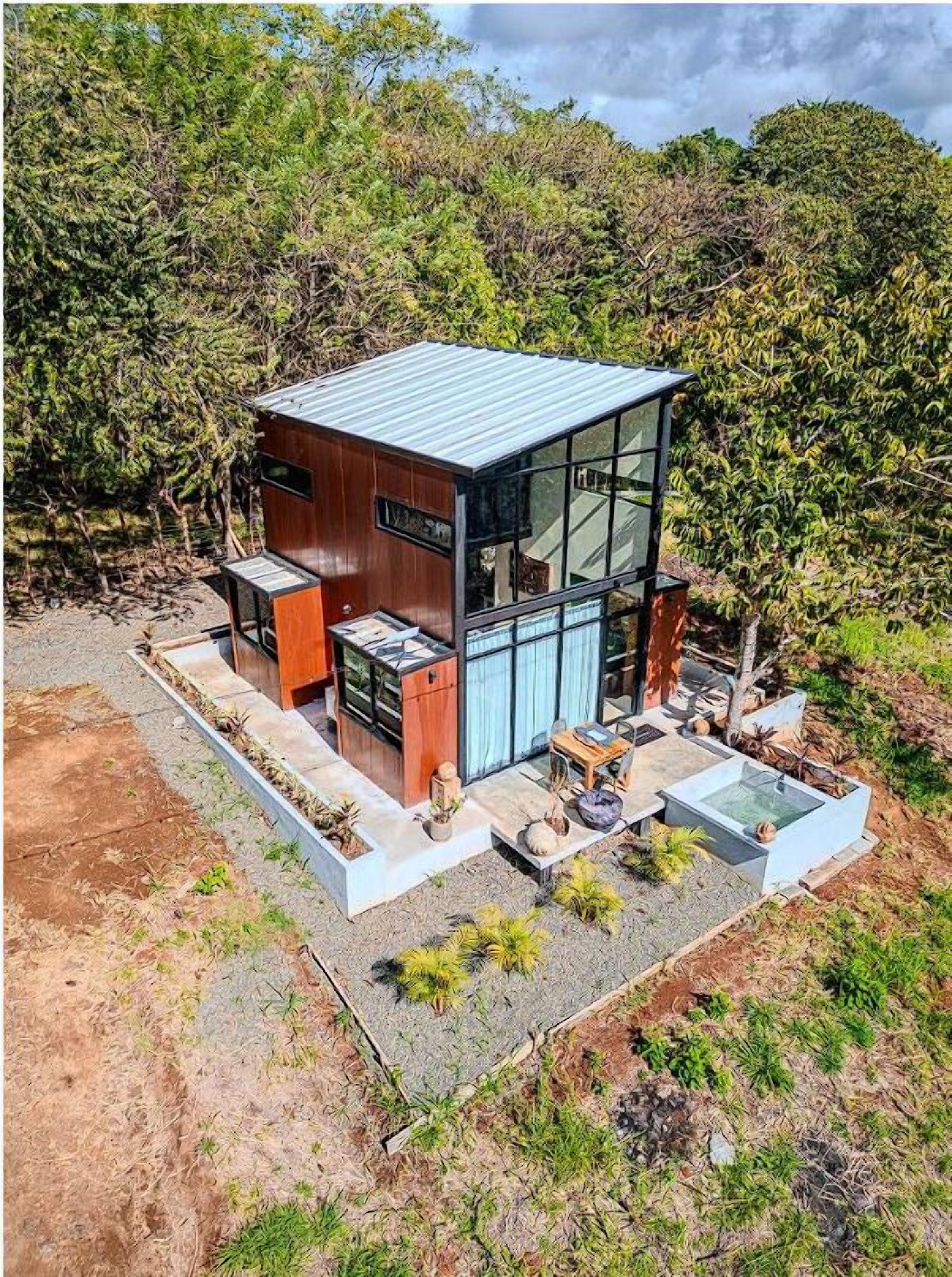 Modern Jungle Cabin – A unique escape surrounded by nature