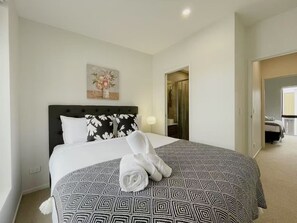 2 bedrooms, iron/ironing board, free WiFi, bed sheets - Charming Stay in Grey Lynn Close to CBD (Auckland)