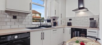 Equipped & Cozy: Fast WiFi, Smart TV, Full Kitchen