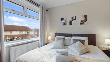 3 bedrooms, iron/ironing board, free WiFi, bed sheets