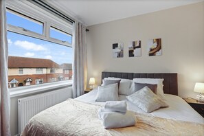 3 bedrooms, iron/ironing board, Internet, bed sheets