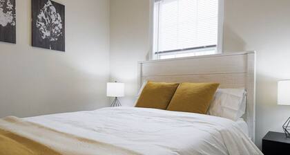 The Dandy Daffodil- 2 Story Townhouse with fenced in yard