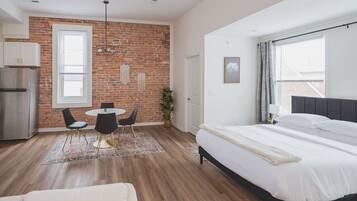 1 chambre, bureau, fer et planche à repasser, Wi-Fi