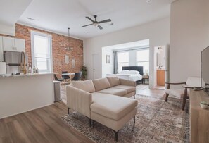 Unclassified image, 4 of 41, button