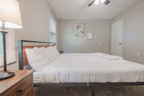 3 bedrooms, iron/ironing board, WiFi, bed sheets