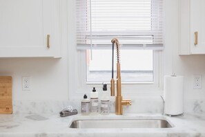 Luokittelematon kuva, 4 kautta 45, painike