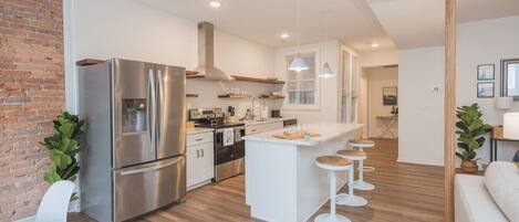 Batterie de cuisine, vaisselle et ustensiles