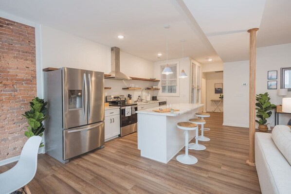 Keittoastiat/astiat/ruokailuvälineet