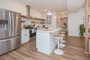 Batterie de cuisine, vaisselle et ustensiles