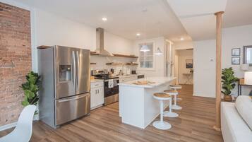 Batterie de cuisine, vaisselle et ustensiles