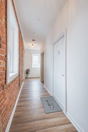 Interior - Frogmore Cottage- one bedroom apartment (Martinsburg)