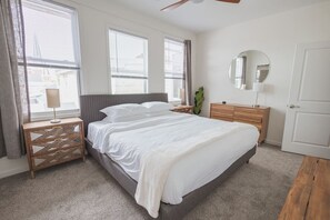 1 bedroom, desk, iron/ironing board, WiFi - Holyrood- one bedroom apartment (Martinsburg)
