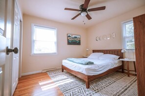 3 bedrooms, desk, iron/ironing board, WiFi