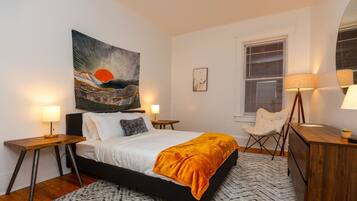 2 bedrooms, desk, iron/ironing board, WiFi