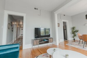 TV - The Home Suite Home 2 bedroom Apartment (Martinsburg)