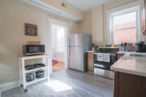 Private kitchen - The Phat Flat 2 bedroom apartment (Martinsburg)