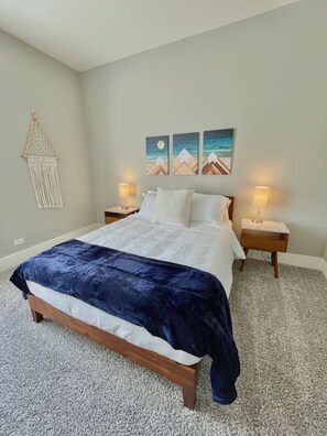 2 bedrooms, desk, iron/ironing board, WiFi