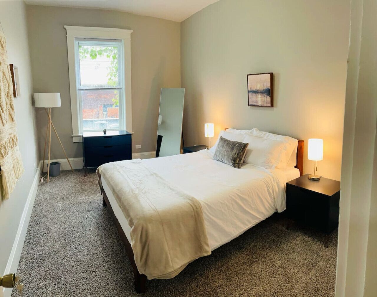 2 bedrooms, desk, iron/ironing board, WiFi